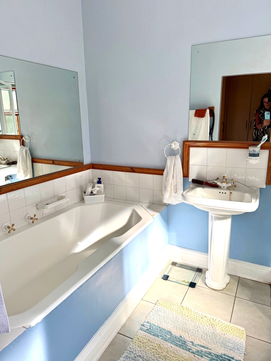 4 Bedroom Property for Sale in Die Wingerd Western Cape